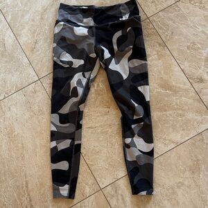 Nike Dri-FIT Camouflage Leggings size large